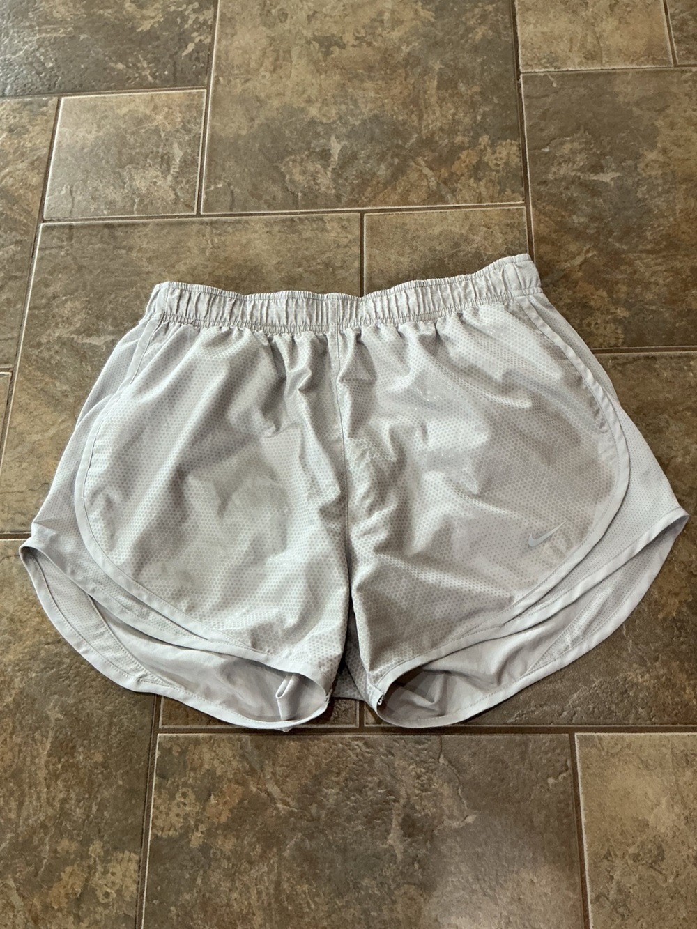 🥵 Nike Light Gray Women's Athletic Shorts size small